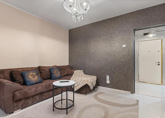 Stylish Monochrome 1br In *