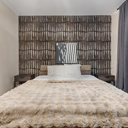 Monochrome Escape 1br Ultra Apartment