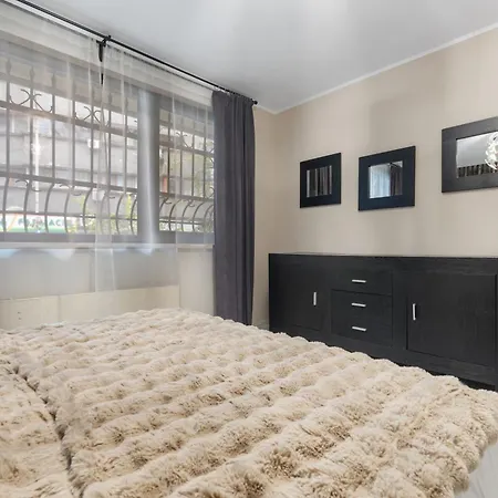 Monochrome Escape 1br Ultra Bucharest