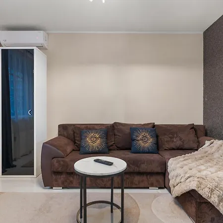 Monochrome Escape 1br Ultra Bucharest