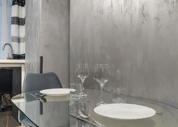 Stylish Monochrome 1br In Bukarest