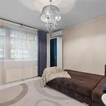 Stylish Monochrome 1br In *