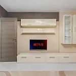 Stylish Monochrome 1br In Apartman Bukarest