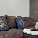 Stylish Monochrome 1br In Bukarest
