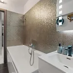 Stylish Monochrome 1br In Bukarest