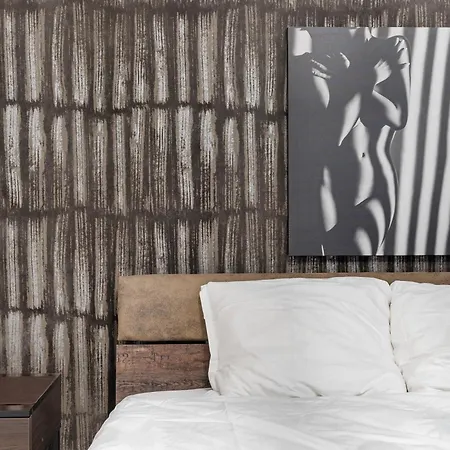 Monochrome Escape 1br Ultra Bukarest