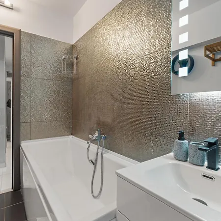Monochrome 1br Near Cismigiu Park 布加勒斯特