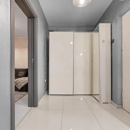 Monochrome 1br Near Cismigiu Park *