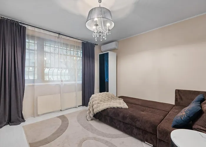 Stylish Monochrome 1br In *