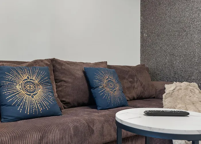 Stylish Monochrome 1br In בוקרשט